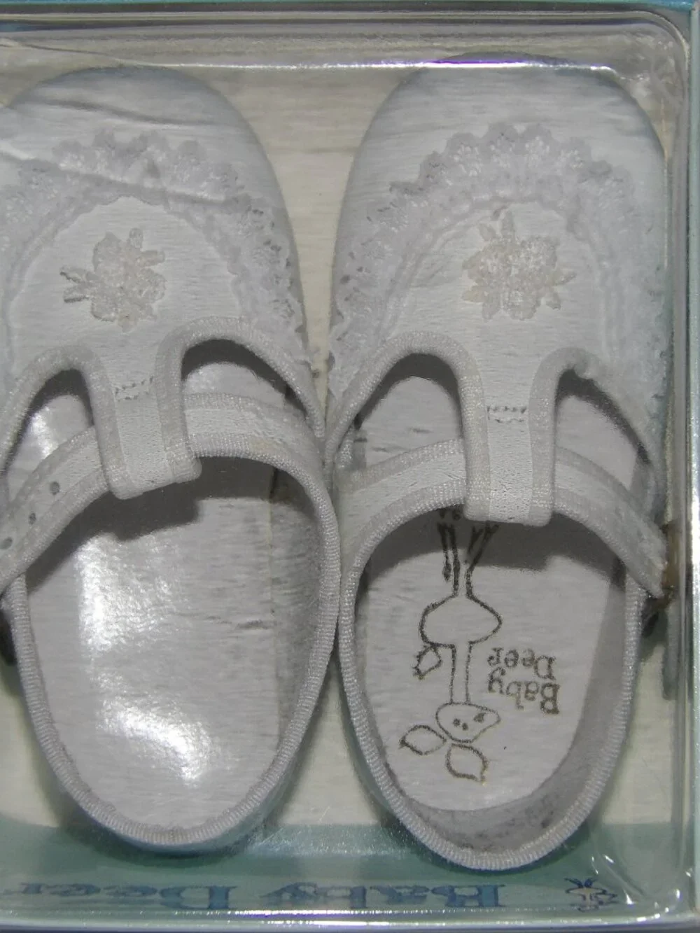 White Baby Deer Infant Baby Crib Shoes Size 3 (6-9 Months) new in box